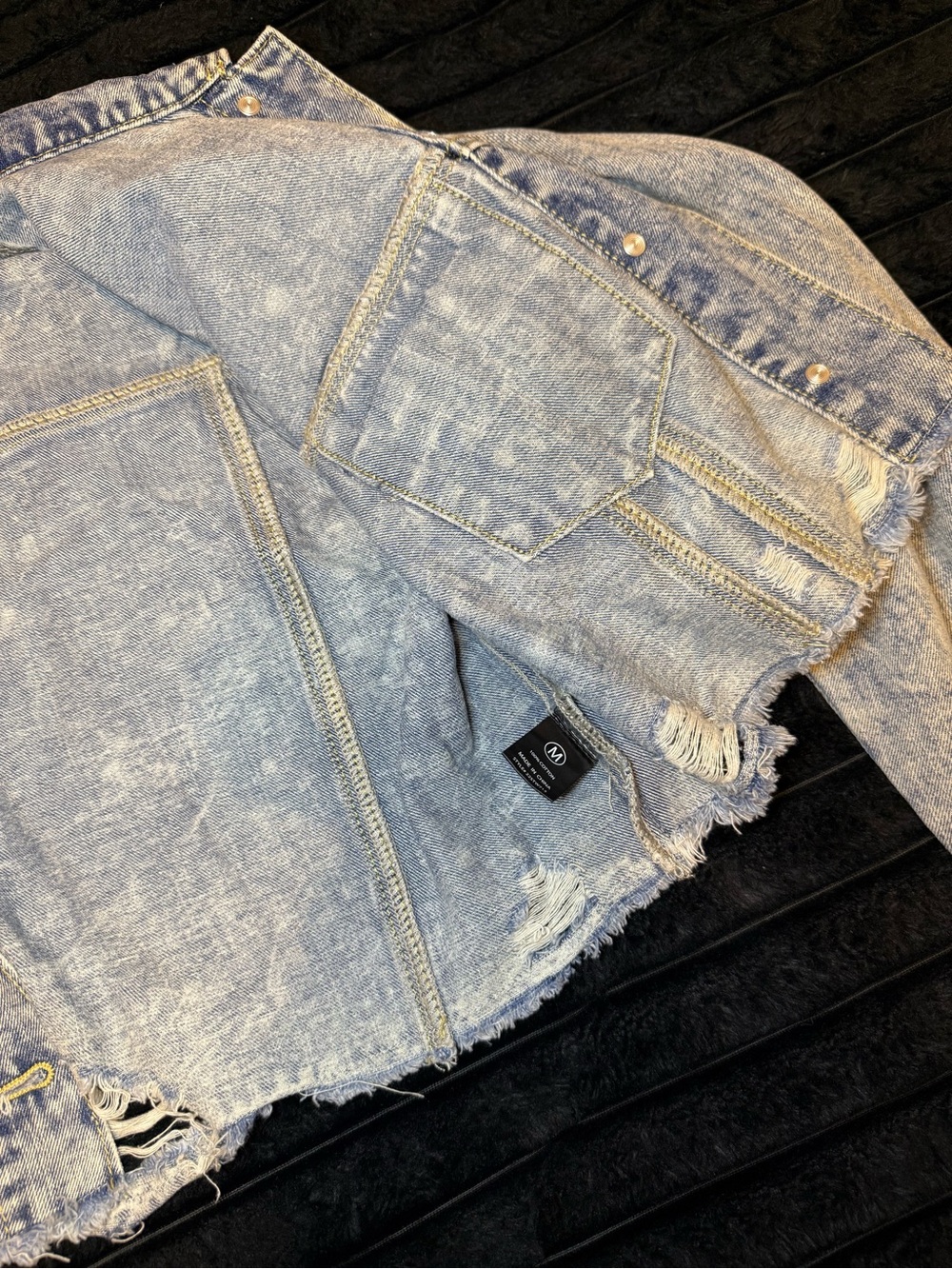 Cropped Acid Wash Denim Jacket - Light Blue - Picture 2 of 3